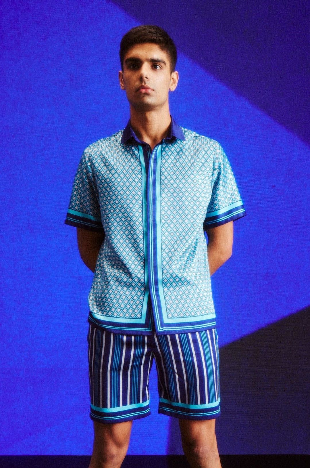 BORDER & STRIPE PRINT SHORTS-28 / Blue Tonal