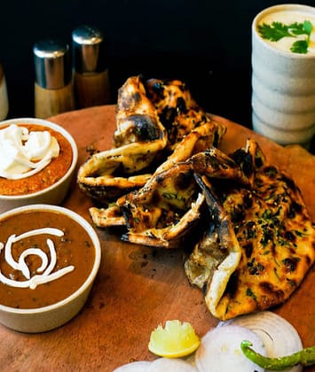 Aloo Pyaaz Chur Chur Naan Meal