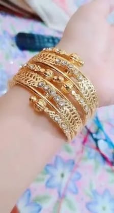 Allure Chic Bracelet & Bangles