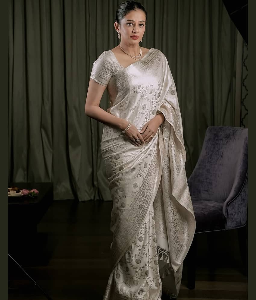 Vastukala Silk Woven Kanjeevaram Sarees With Unstitched Blouse Piece ( White )