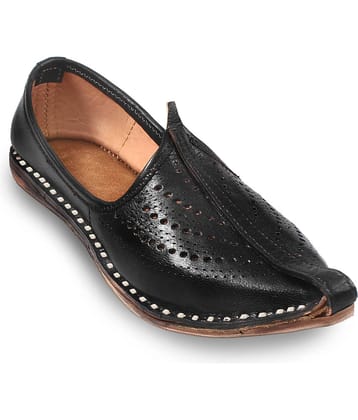 Apratim Black Men's Jutti