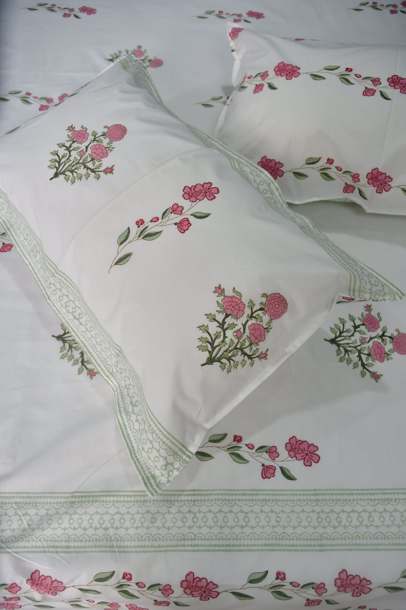 Pink Gulshan Cotton HandBlock Bedsheet King (90 x 108) inches bedsheet