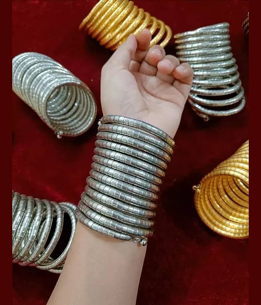 Samridhi DC Silver Bangle ( Pack of 1 )