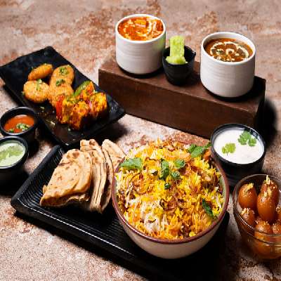 CASTLE'S PREMIUM VEG THALI