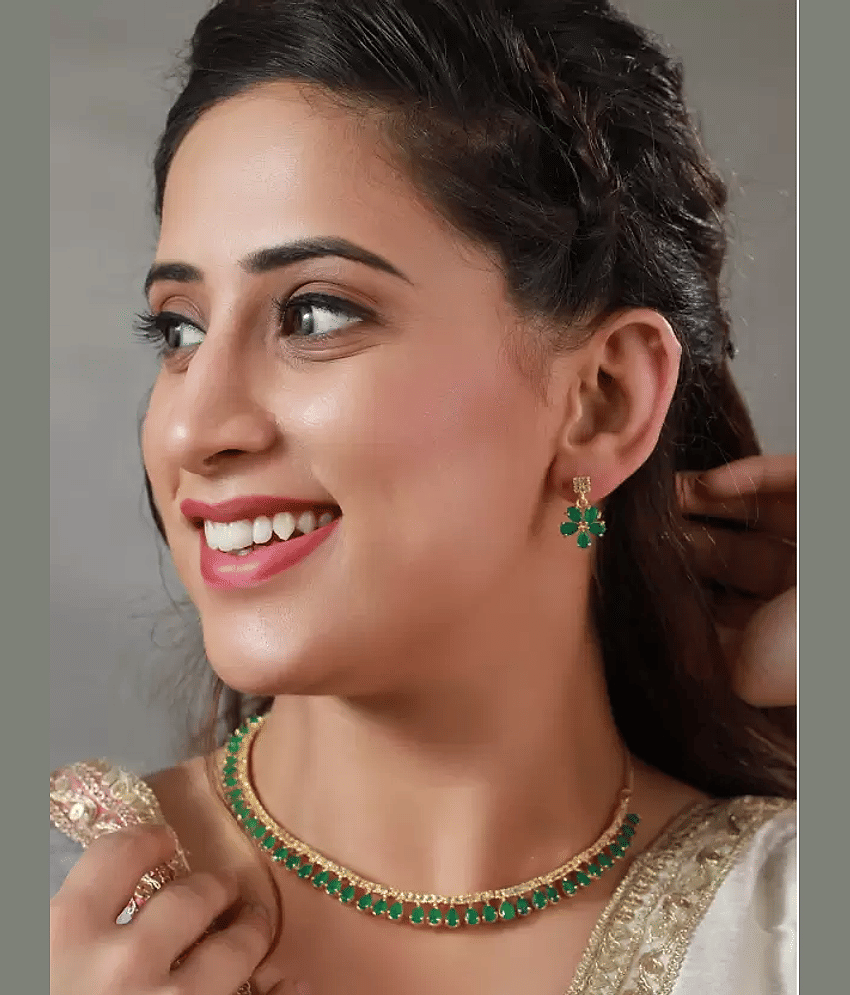 Sunhari Jewels Green Alloy Necklace Set ( Pack of 1 )