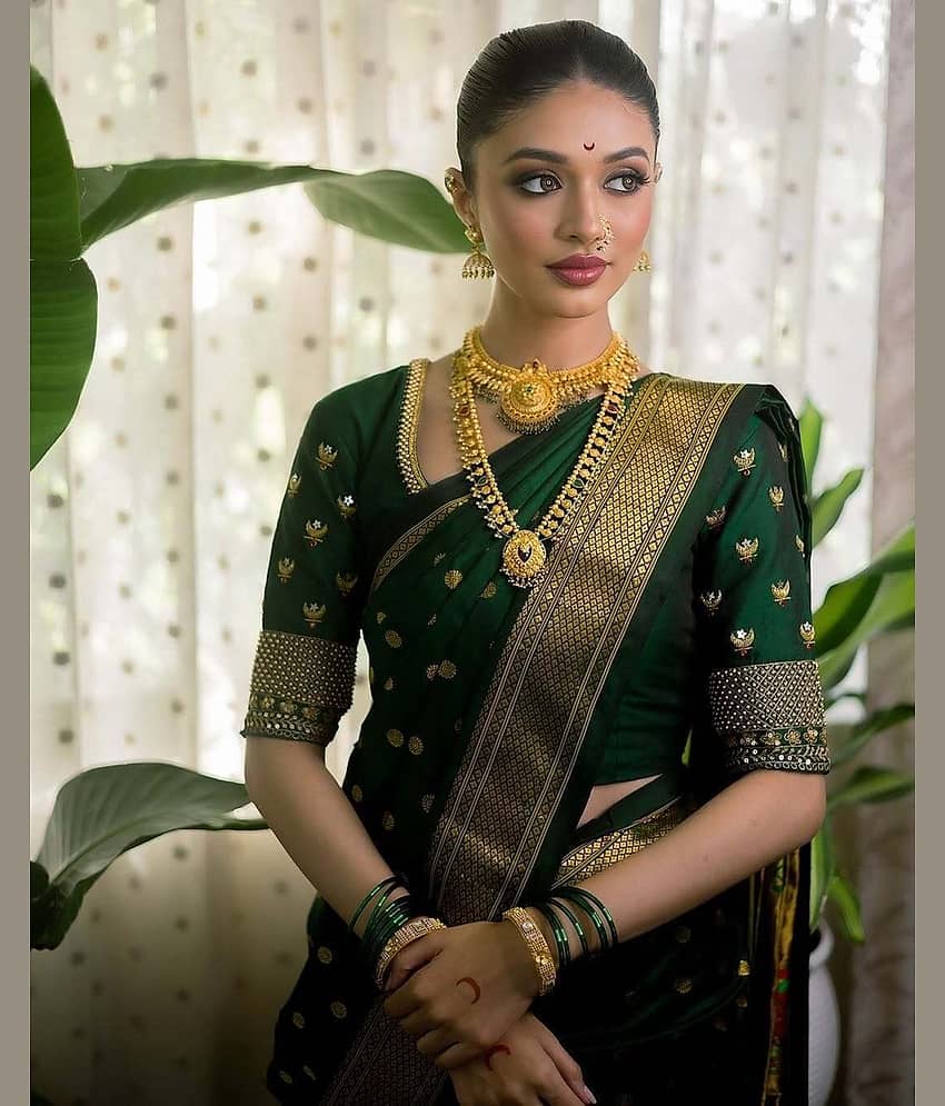 Vastukala Silk Woven Saree With Unstitched Blouse Piece ( Green )