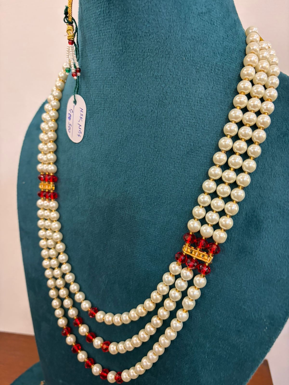 barati aur milni ceremoney ke liye white moti necklace