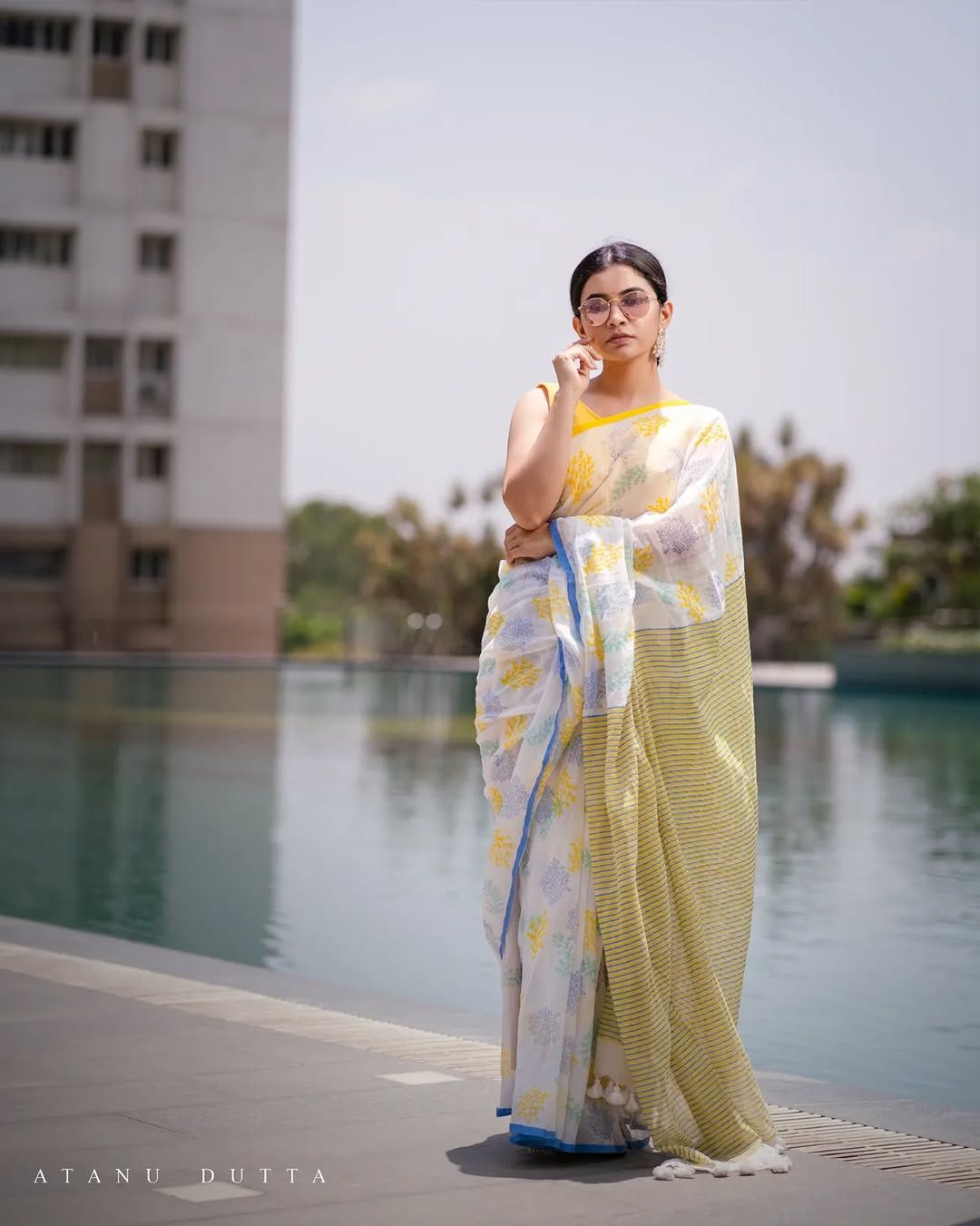 Tajoo Fashion White & Yellow Printed Cotton Linen Saree with Running Blouse Piece