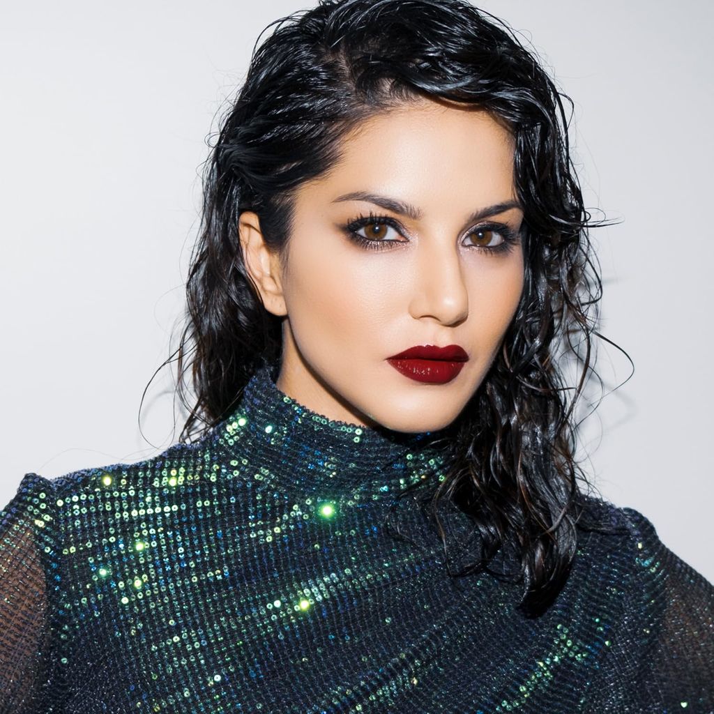 STARSTRUCK BY SUNNY LEONE Luxe Matte Lipstick | Richly Pigmented Luxe Matte Lipstick