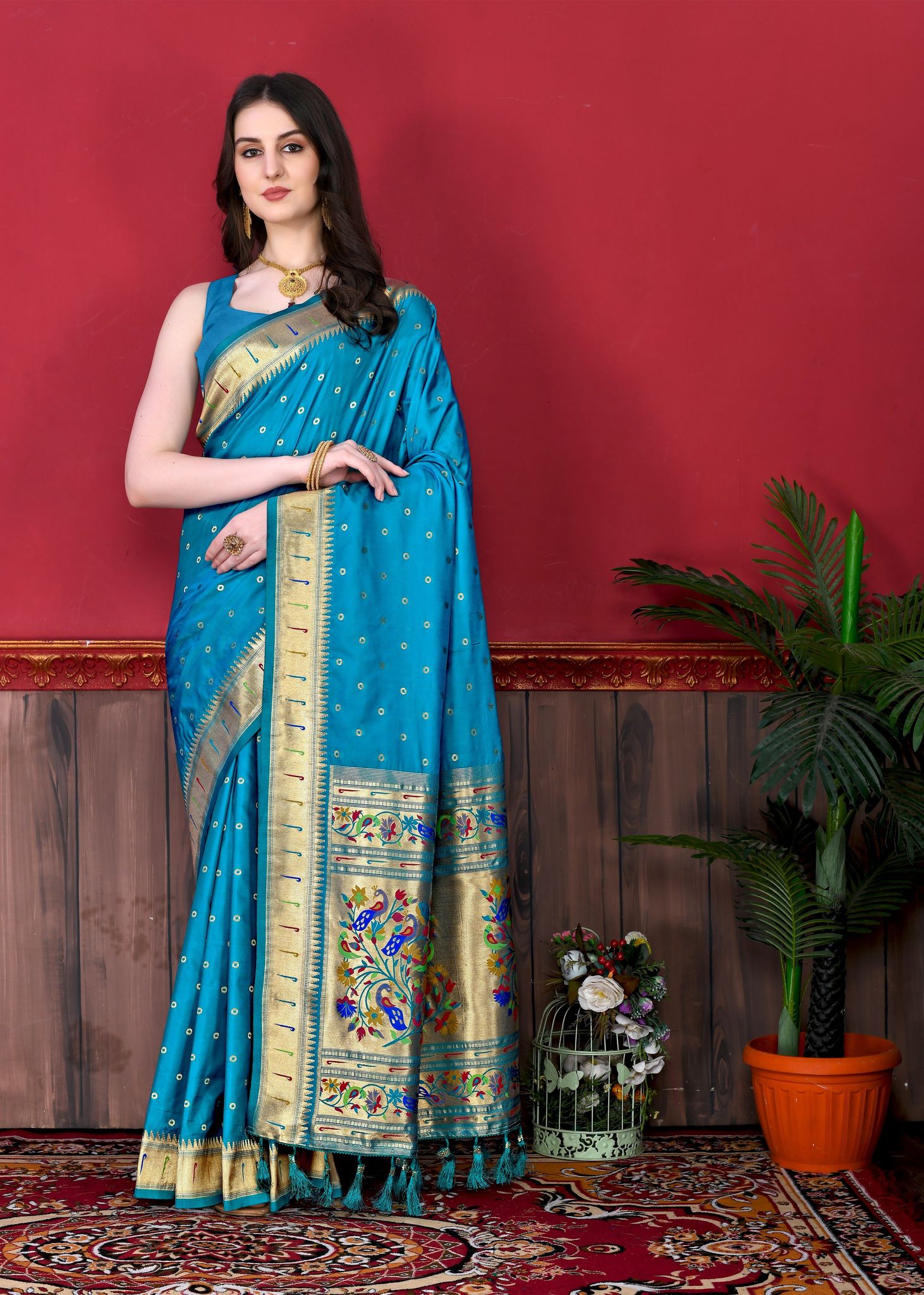 Yavira silk Women's Blue Handwoven Jacquard Saree