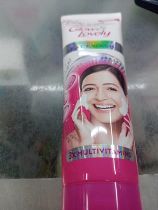 Glow& Lovely Bright glow Facewash 