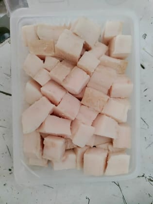 Premium Pork Skin with Fat - Savory Pork Cubes for Varied Cooking - 500 gm  by PeppaPork