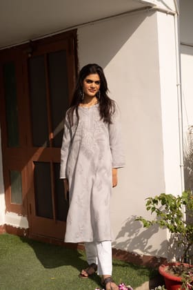 Hand embroidered Chikankari khadi cotton kurta