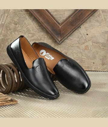 Rising Wolf Black Men's Slip on