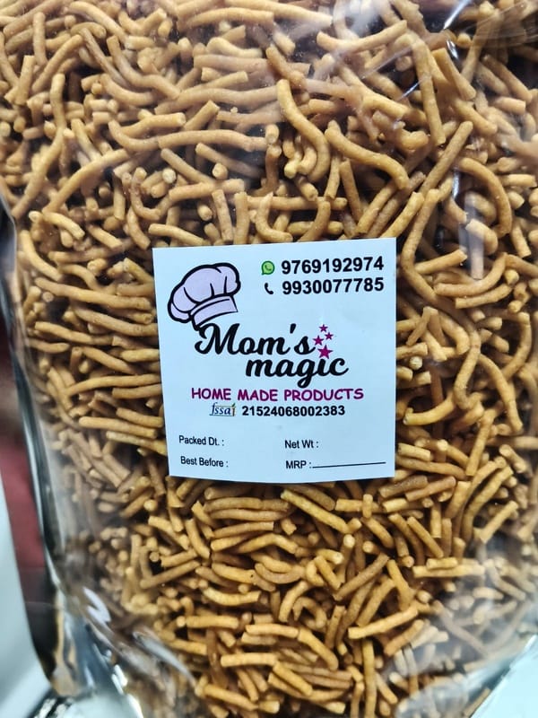Mom's Magic Tikhat Shev Spicy Besan Sev Namkeen 250g | Crunchy Hot Red Chilli Garlic Flavor Snack