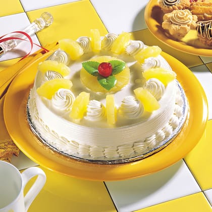 Delicious Pineapple Cream Cake Half Kg