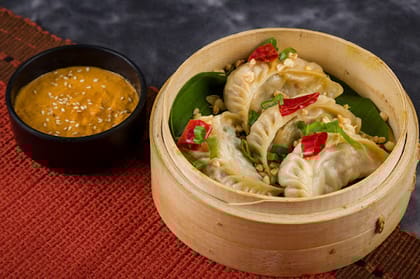 Steamed Veg Momos(6 Pcs)
