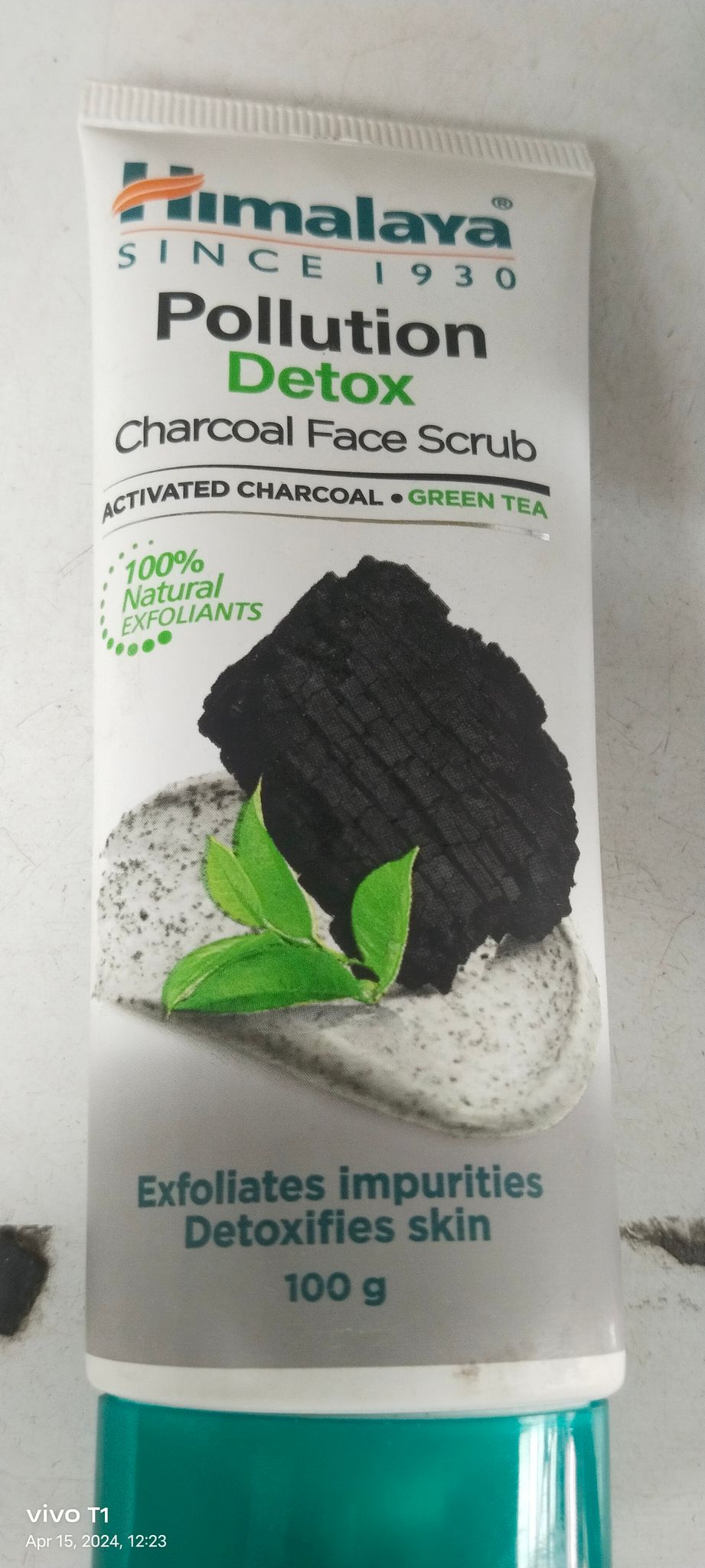 Himalaya Pollution Detox Charcoal face scrub 