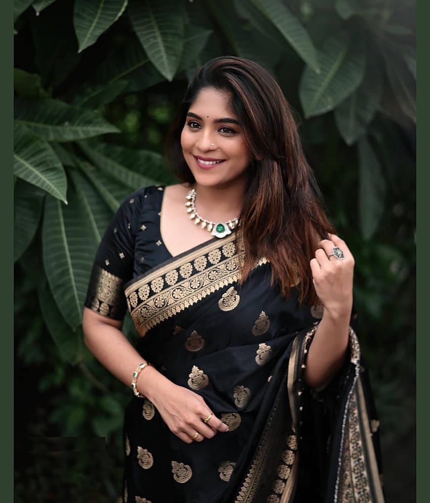 Aika Silk Embellished Saree With Unstitched Blouse Piece ( Black )