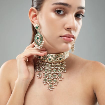 Farida Jadau Choker Set-JADAU PEARLS / EMERALD WHITE PEARLS