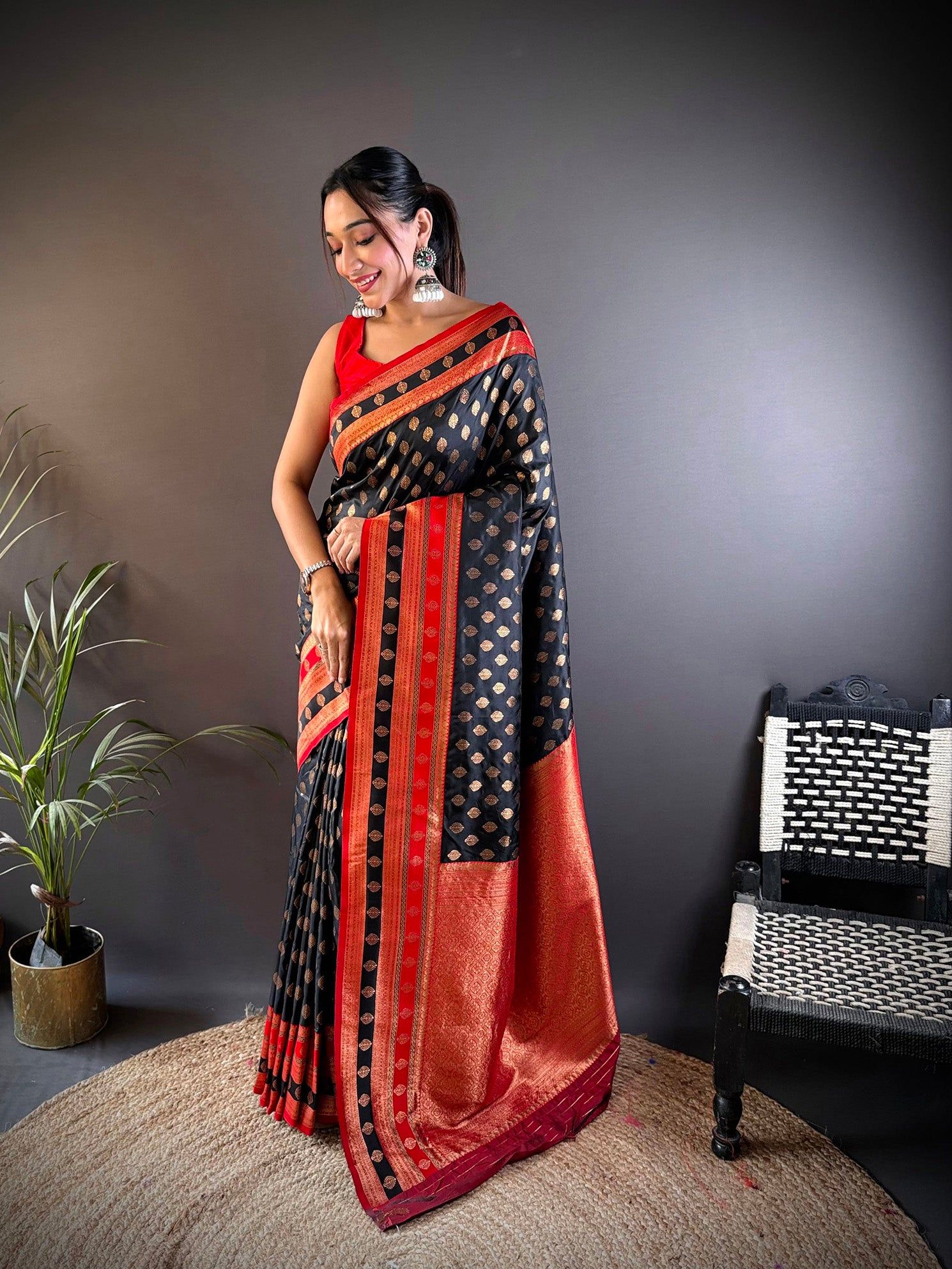 Black Soft Silk Butti Zari Weaving Work Banarasi Saree