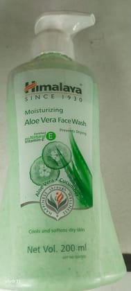 Himalaya Moisturizing Aloe vera face wash Prevents drying 