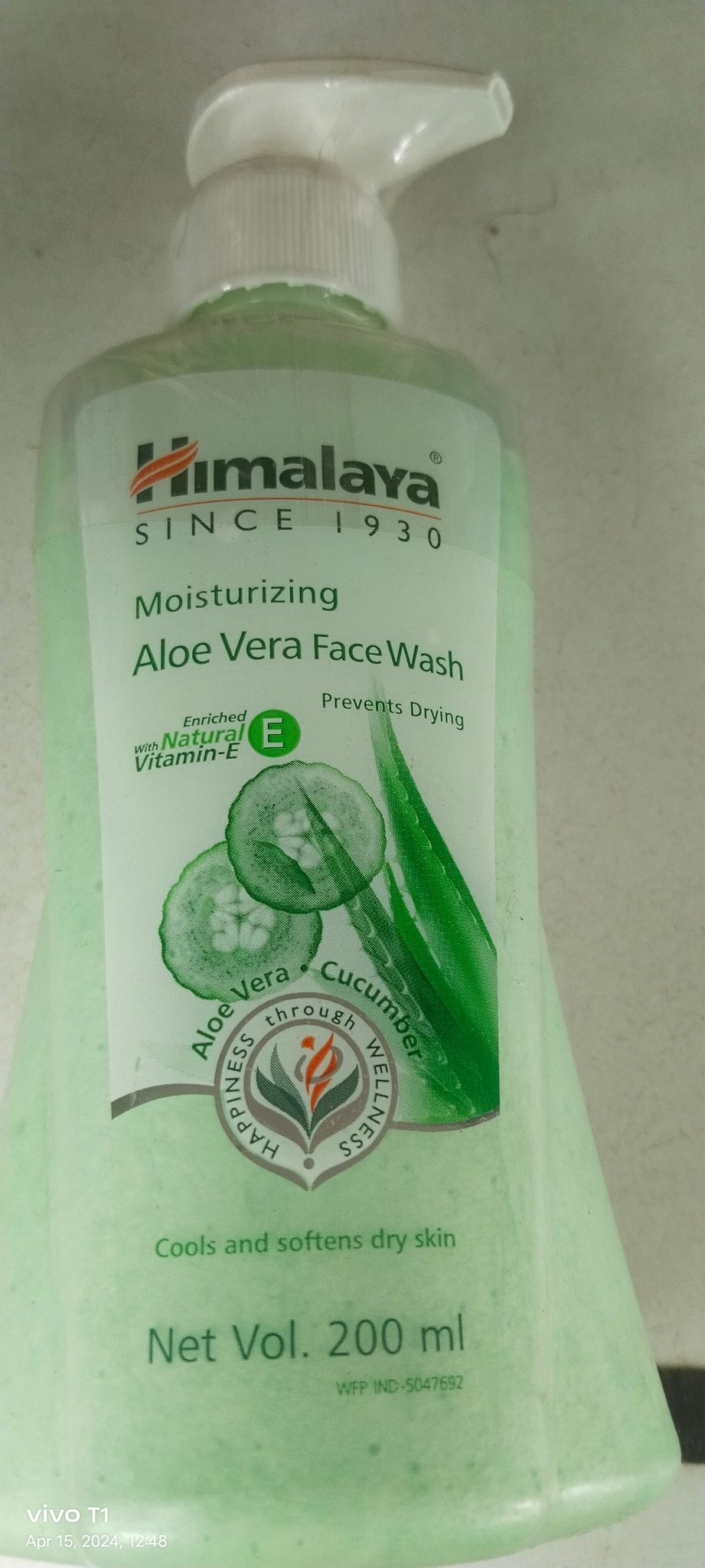 Himalaya Moisturizing Aloe vera face wash Prevents drying 
