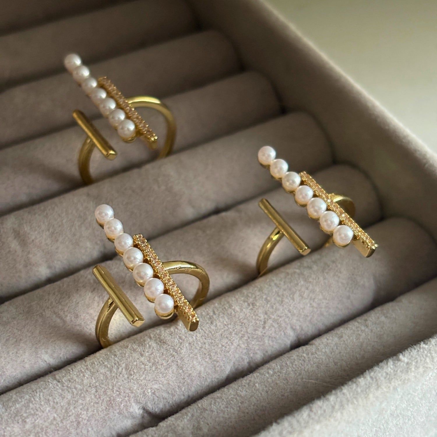 Modern Pearl Bar Ring-Gold