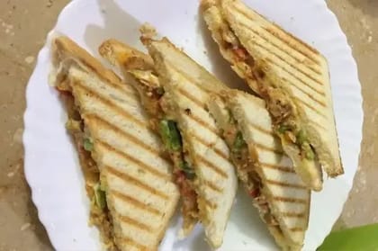 Paneer Grilled Cheese Sandwich [2 Pieces]