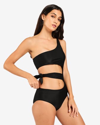 Black Solid Cut-Out One-Piece Swimsuit-L