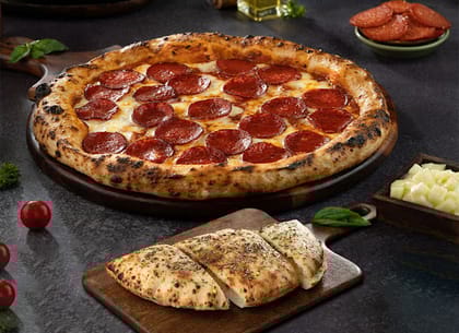Naples - Pepperoni(pork) Pizza(4 Slice) + Mini Garlic Bread