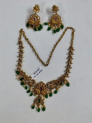 Dainty Gold Pendant Necklace