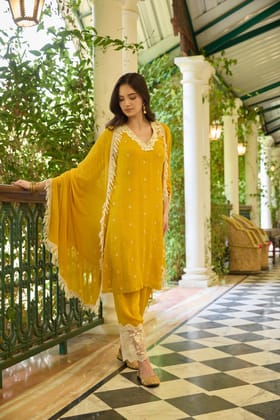 Swara Thread Work Suit Set-XS
