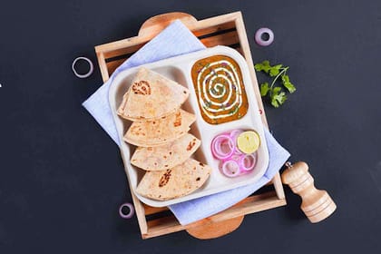 Dal Makhani With Chapati Lunchbox