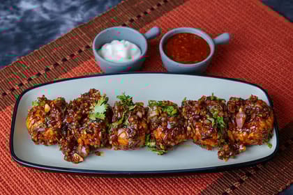 Veg Momos Manchurian (6 Pcs)