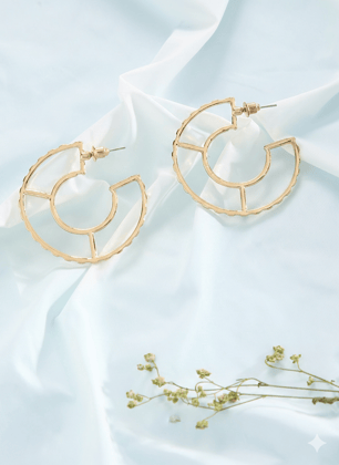 JustPeachy Gold-Plated Contemporary Half Hoop Earrings