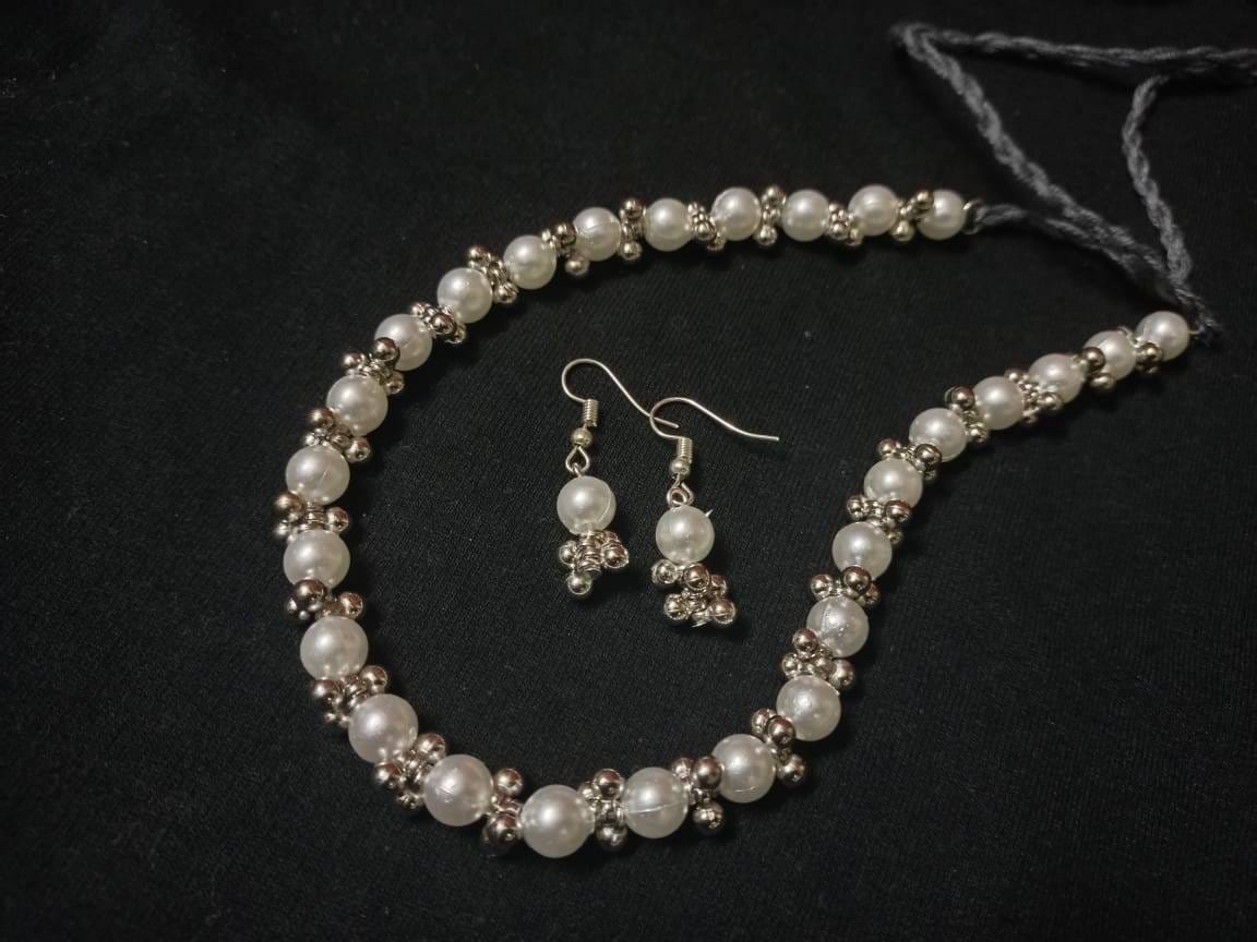 Elegant Moti Choker with Pearls and Silver Beads