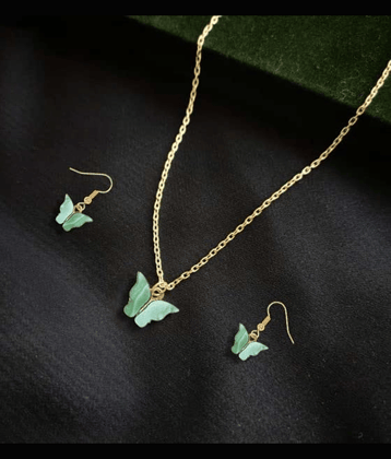 Sunhari Jewels Green Pendant set ( Pack of 1 )