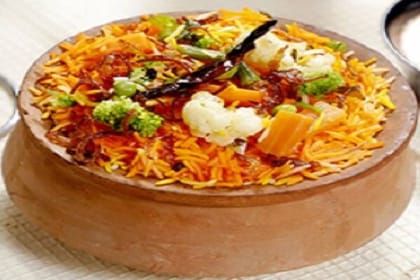 Veg Biryani With Raita