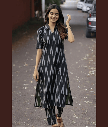 YAGNIK FASHION Women Cotton Blend Self Design Straight Kurti With Pants ( Black )