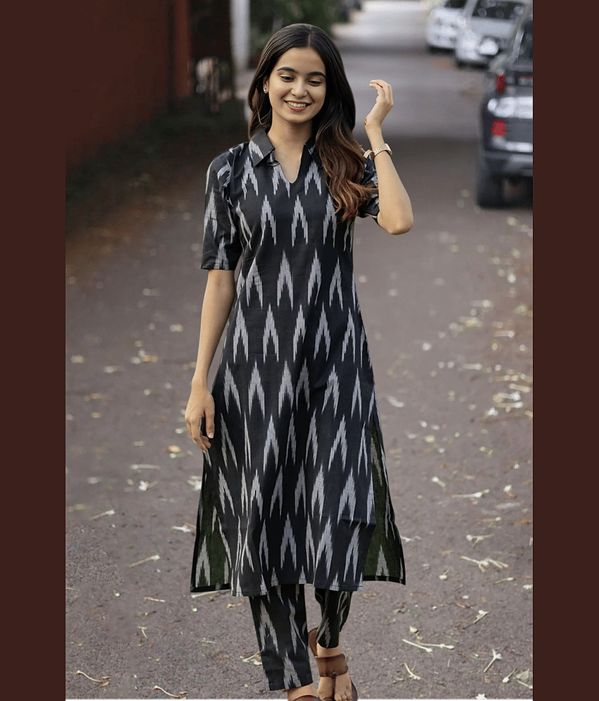 YAGNIK FASHION Women Cotton Blend Self Design Straight Kurti With Pants ( Black )