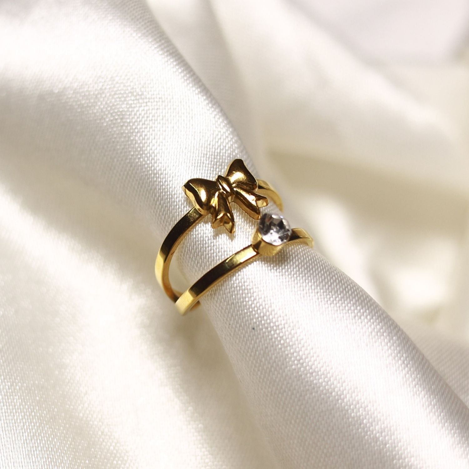 Tiny Bow Finger Ring