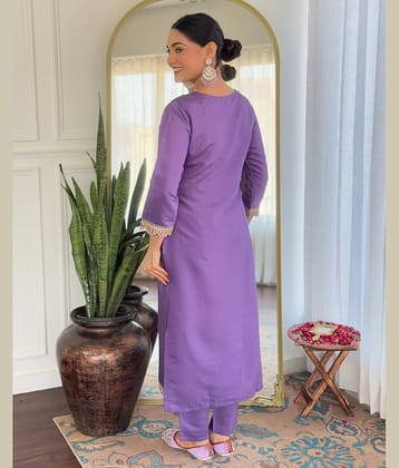 VASTRANARI Women Viscose Embroidered Straight Kurti With Pants ( Purple )