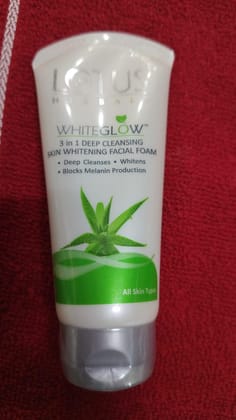 LOTUS WHITE GLOW FACIAL FOAM 50G