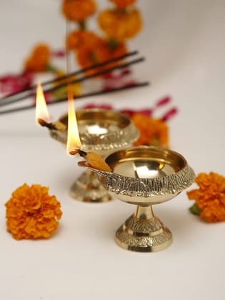 DreamKraft Metal Deepak On Stand, Standard, Gold