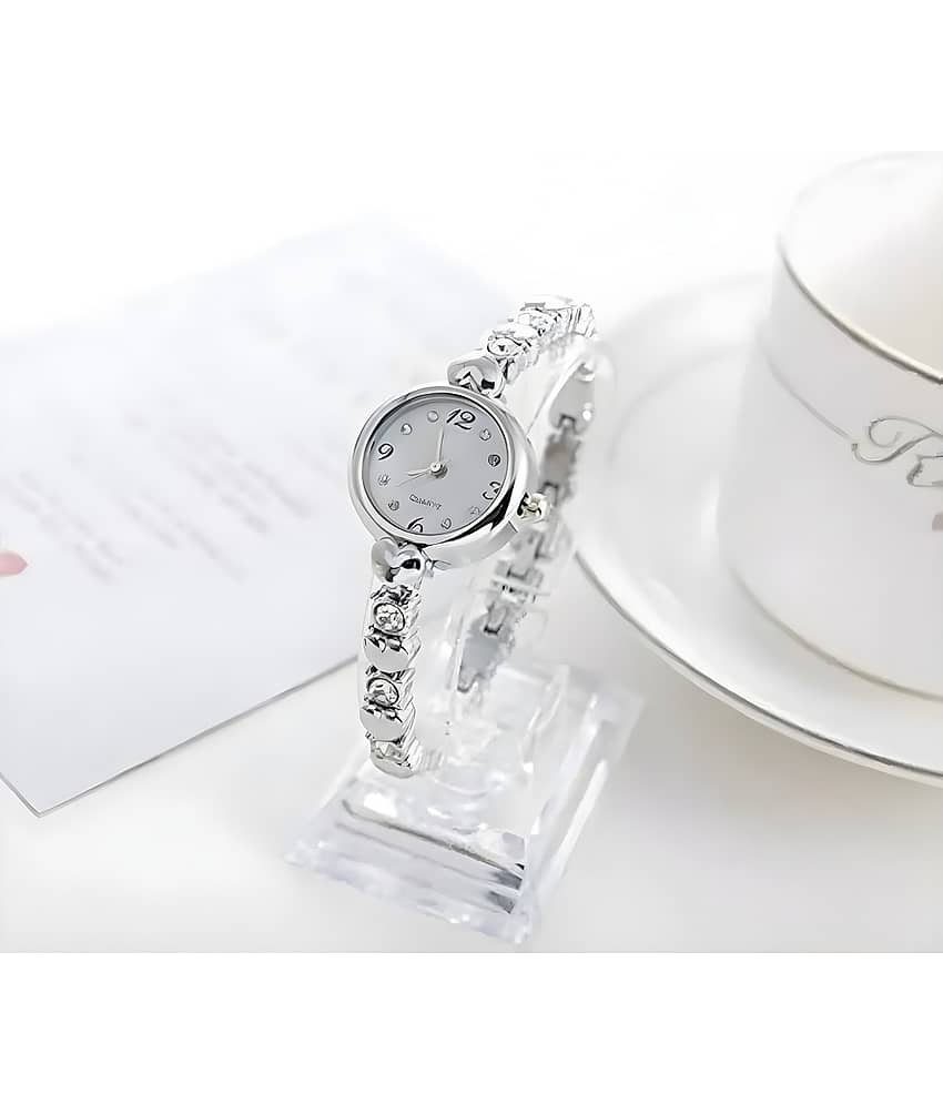 DECLASSE Silver Metal Analog Womens Watch