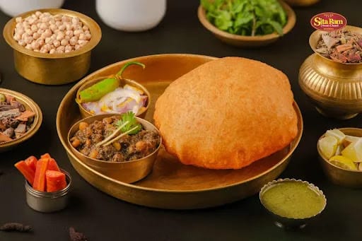 Chole Bhature Half