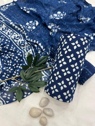 Pure Cotton Unstitched Suit With Chiffon Dupatta-As shown in picture / 2.5 mtr each / Pure cotton with chiffon dupatta