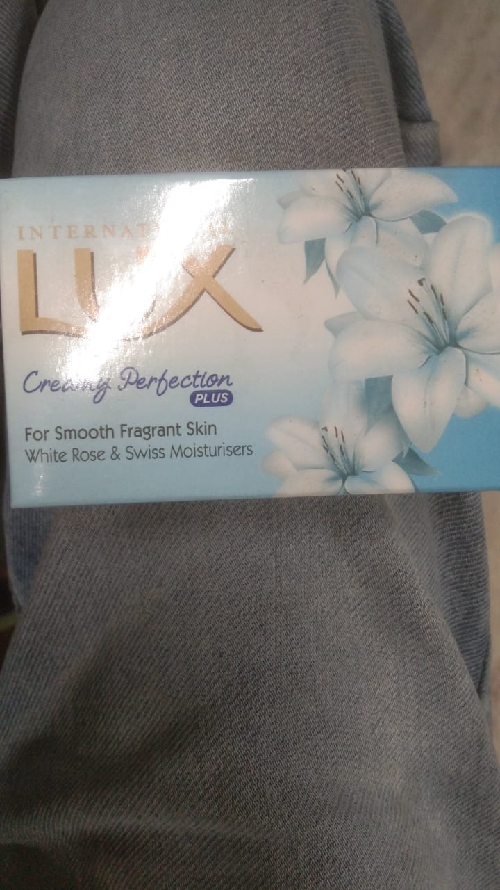 Lux int creamy perfection soap