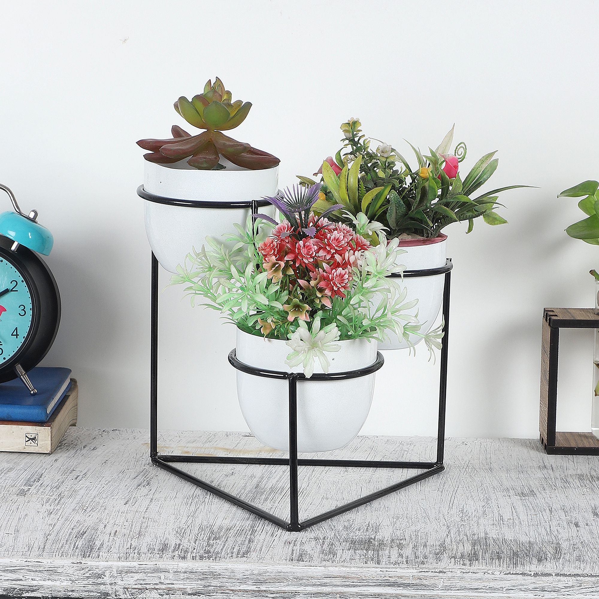 Traingle Stand Planter Black & White